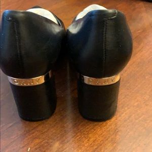 Dkny black leather pumps! Low 1.5 inch heel